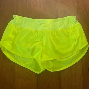 Lululemon Speed Up LW 2.5” highlighter yellow Size 4